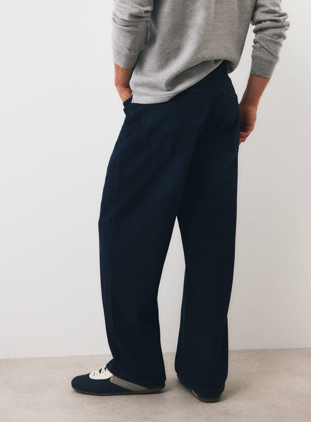Dark Wash Loose Fit Stretch Jeans 44S - Image 5